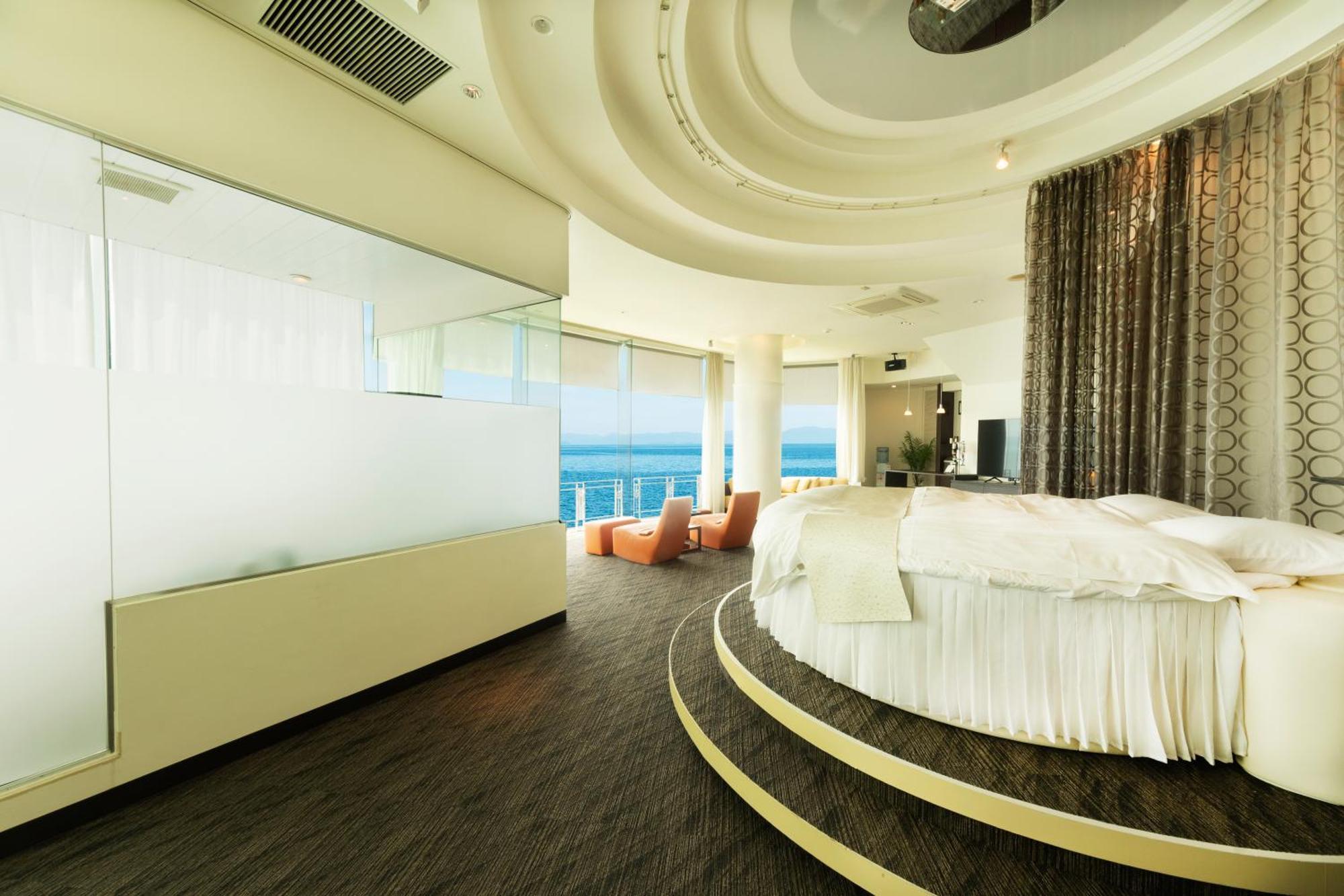 Nagasaki Chapel Coconuts Hotel ＆Resort Isahaya Екстериор снимка