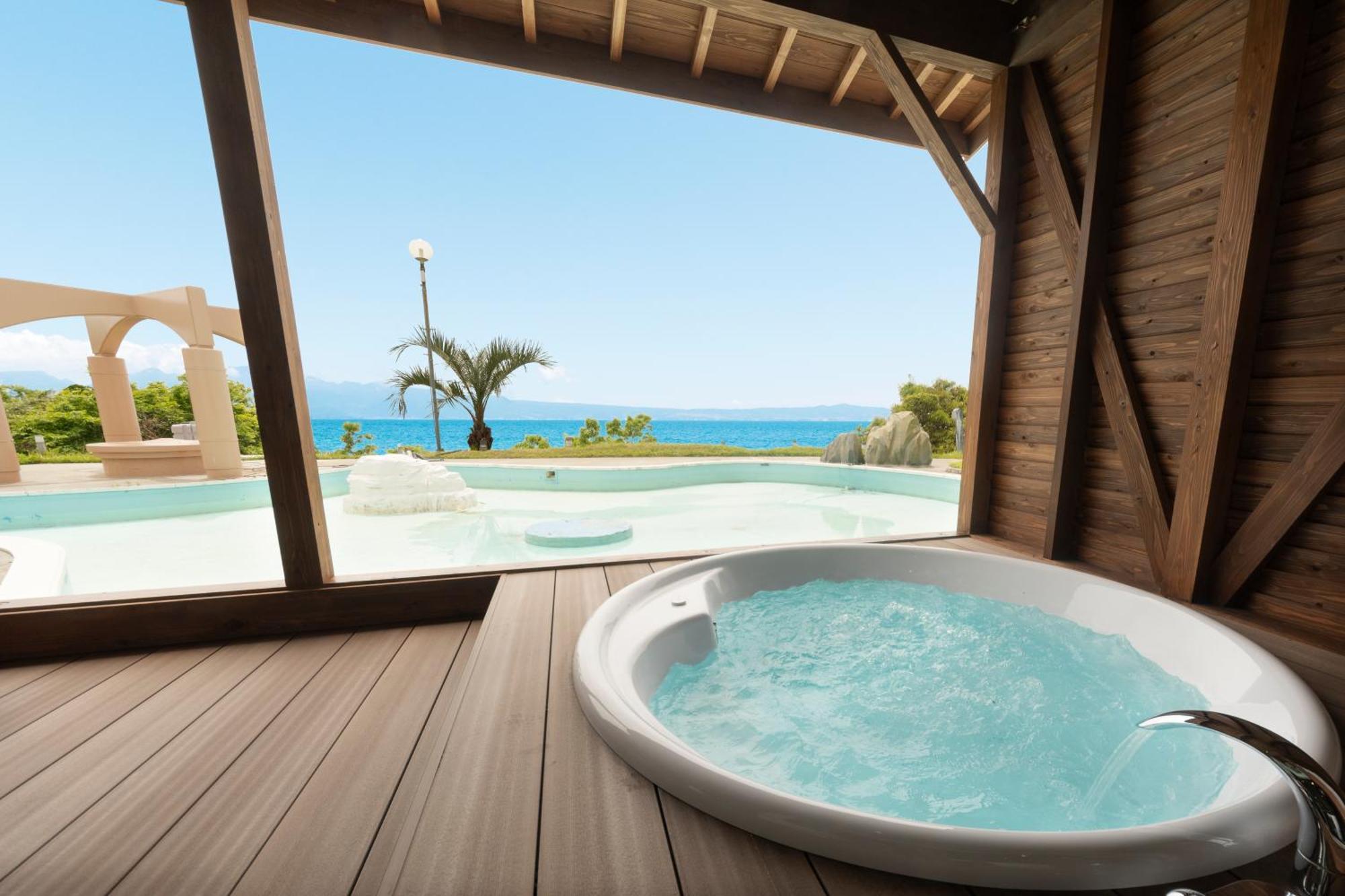 Nagasaki Chapel Coconuts Hotel ＆Resort Isahaya Екстериор снимка